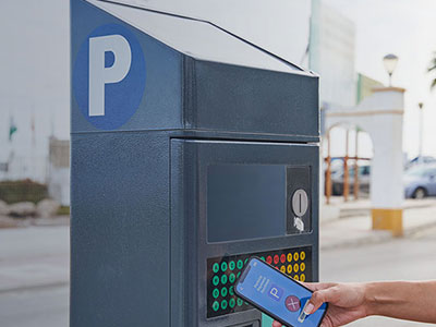 ¿Cuáles son los pagos de estacionamiento sin efectivo y cuáles son sus beneficios?